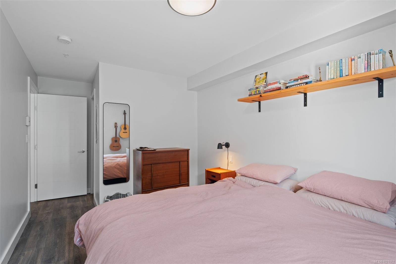 403-826 Esquimalt Rd, Esquimalt, BC - Indoor Photo Showing Bedroom