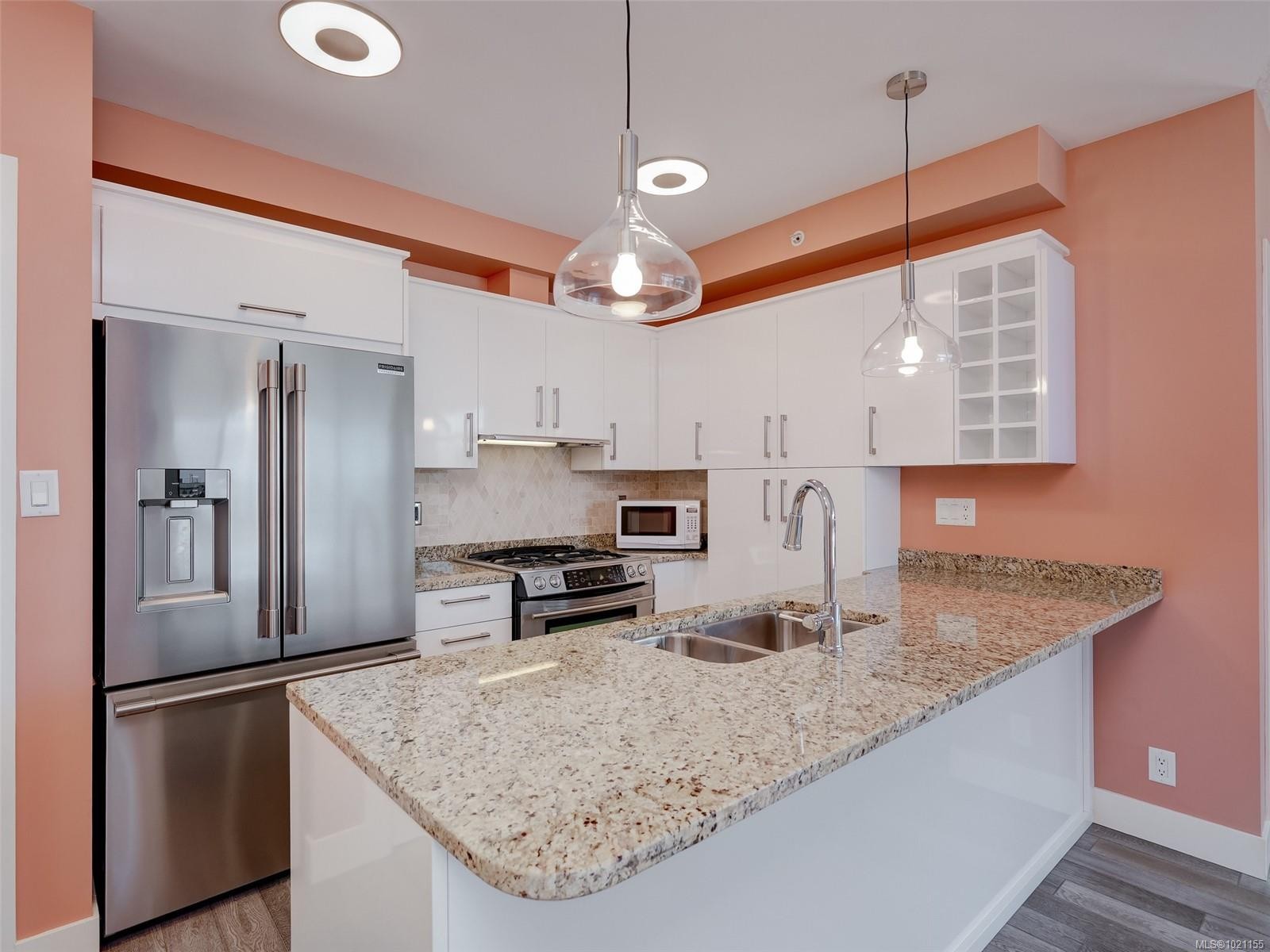 N609-737 Humboldt St, Victoria, BC - Indoor Photo Showing Kitchen With Double Sink With Upgraded Kitchen