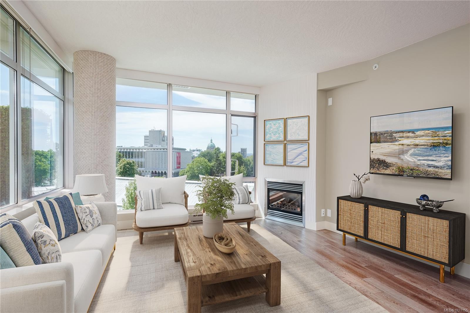 N609-737 Humboldt St, Victoria, BC - Indoor Photo Showing Living Room With Fireplace