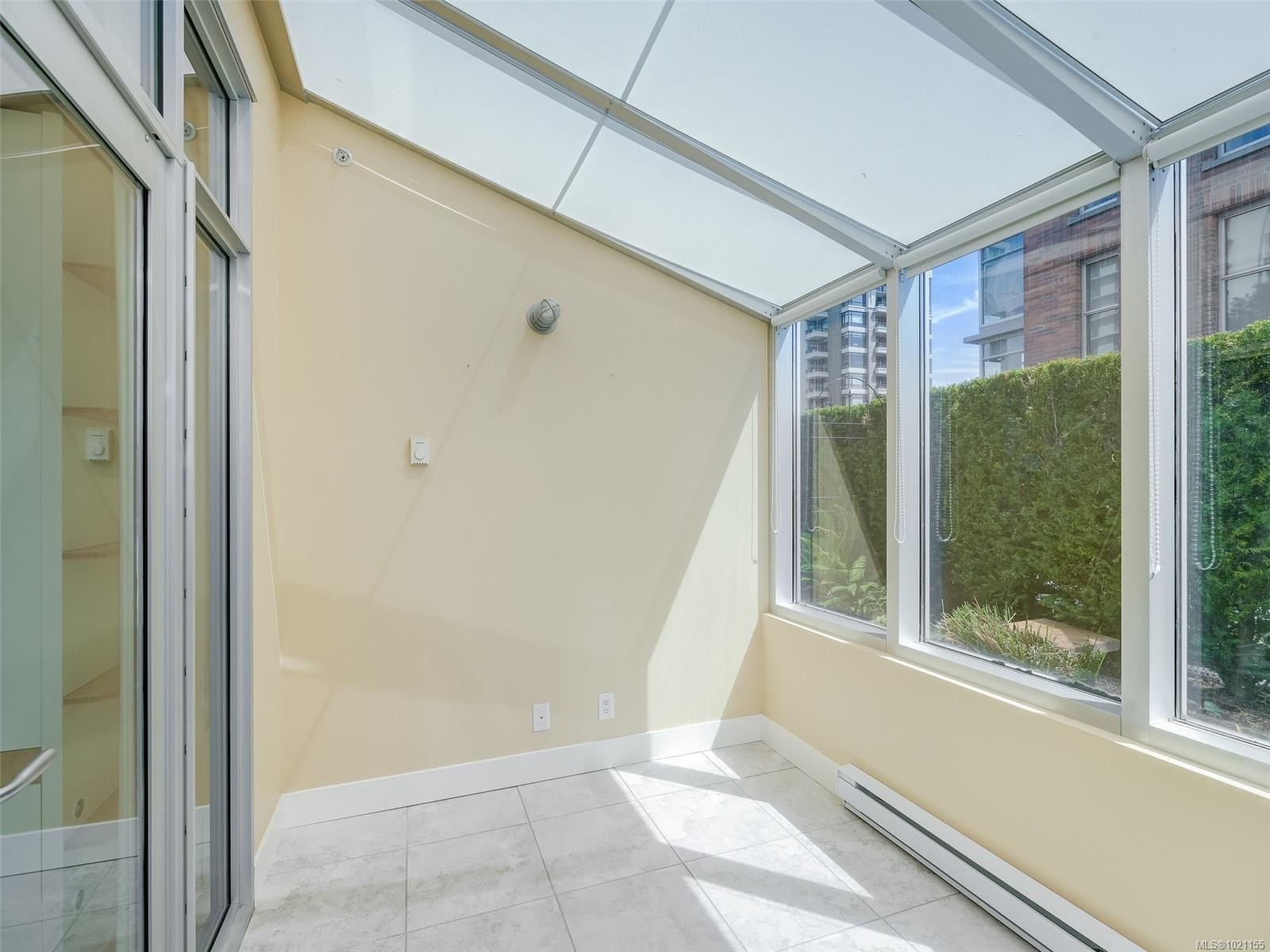 N609-737 Humboldt St, Victoria, BC - Indoor