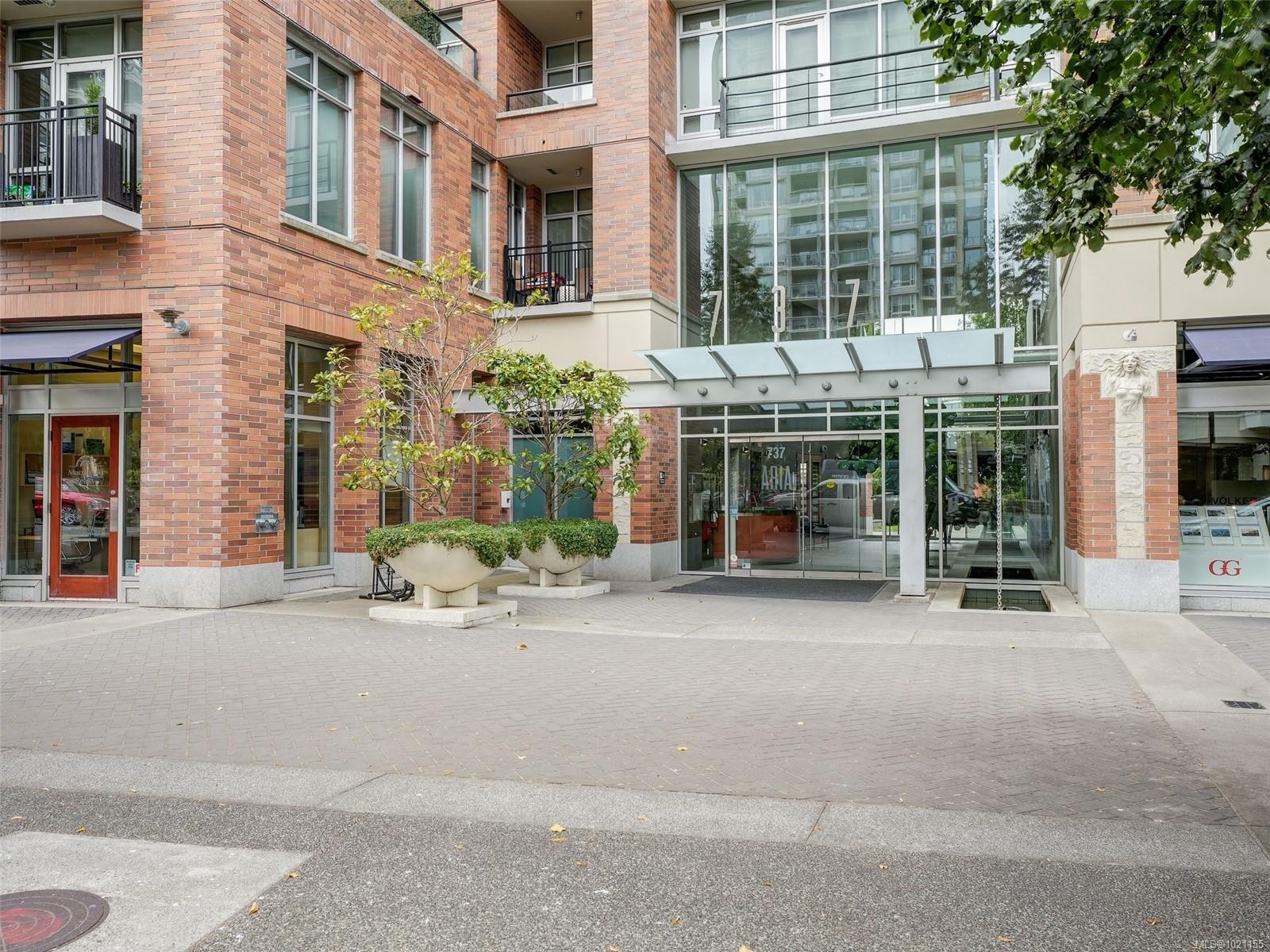 N609-737 Humboldt St, Victoria, BC - Outdoor With Facade