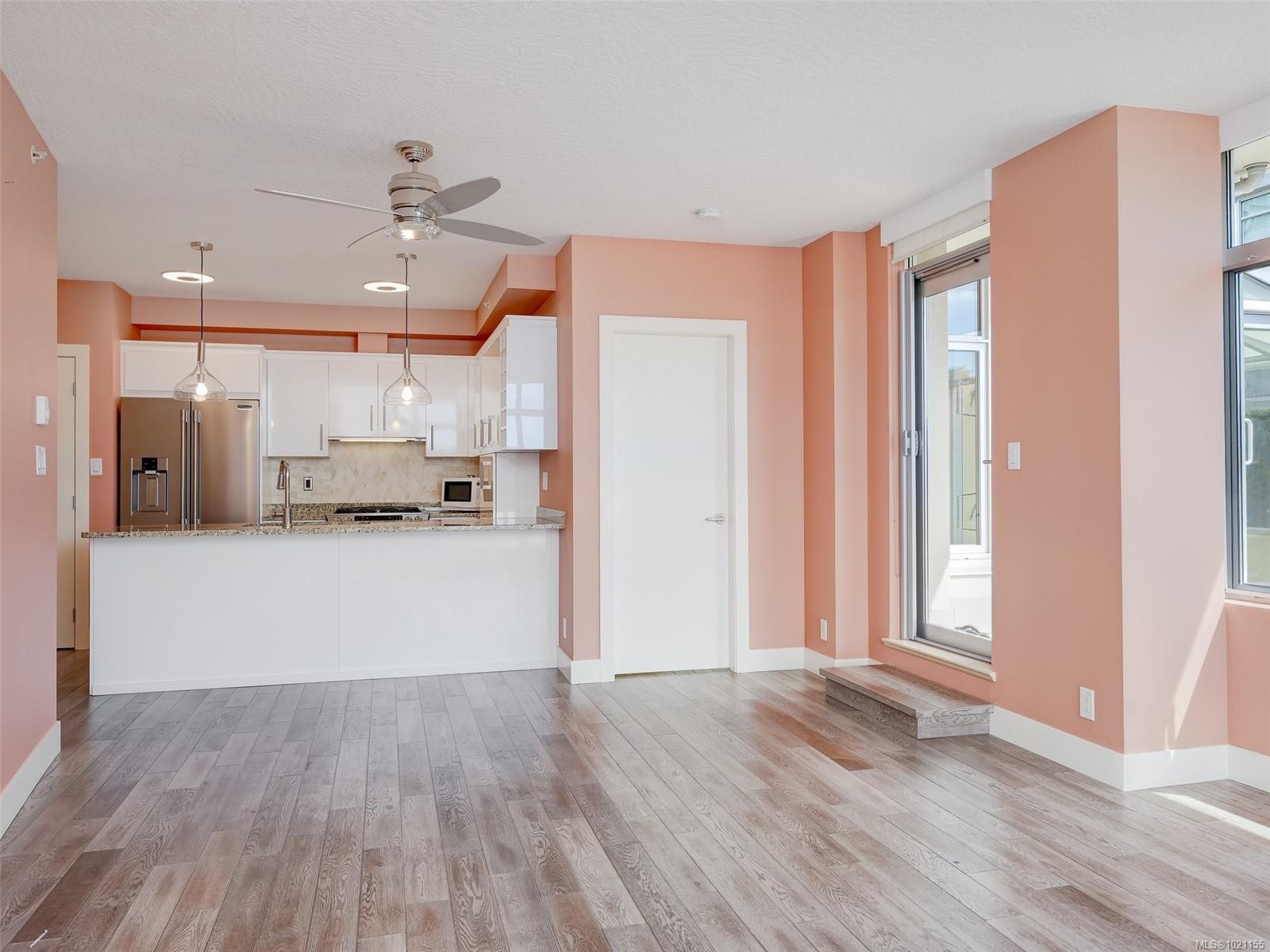 N609-737 Humboldt St, Victoria, BC - Indoor Photo Showing Kitchen