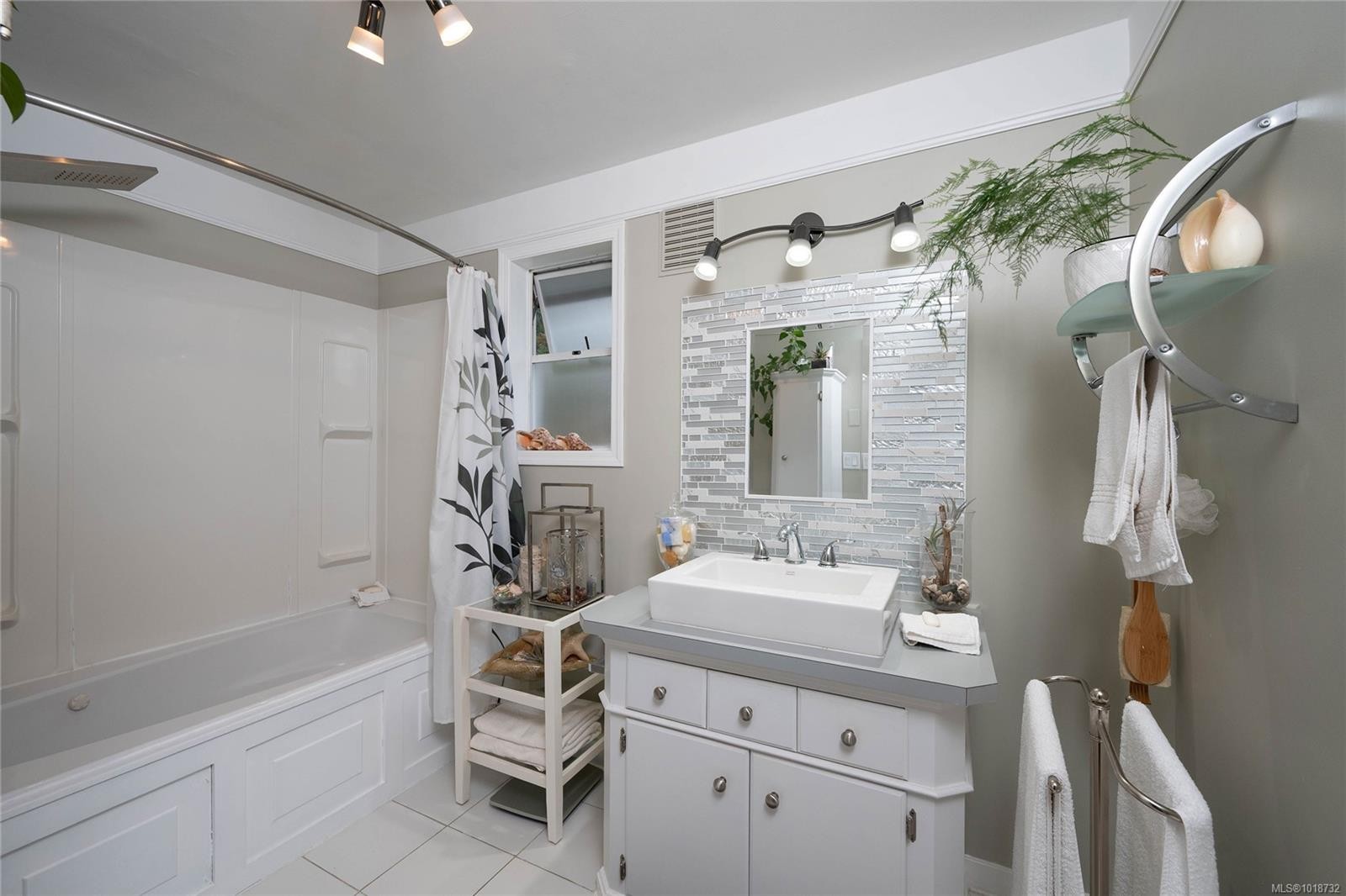 10654 Youbou Rd, Youbou, BC