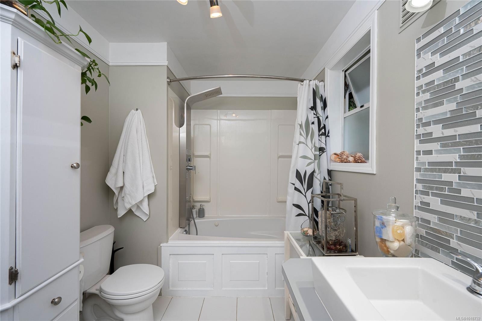 10654 Youbou Rd, Youbou, BC