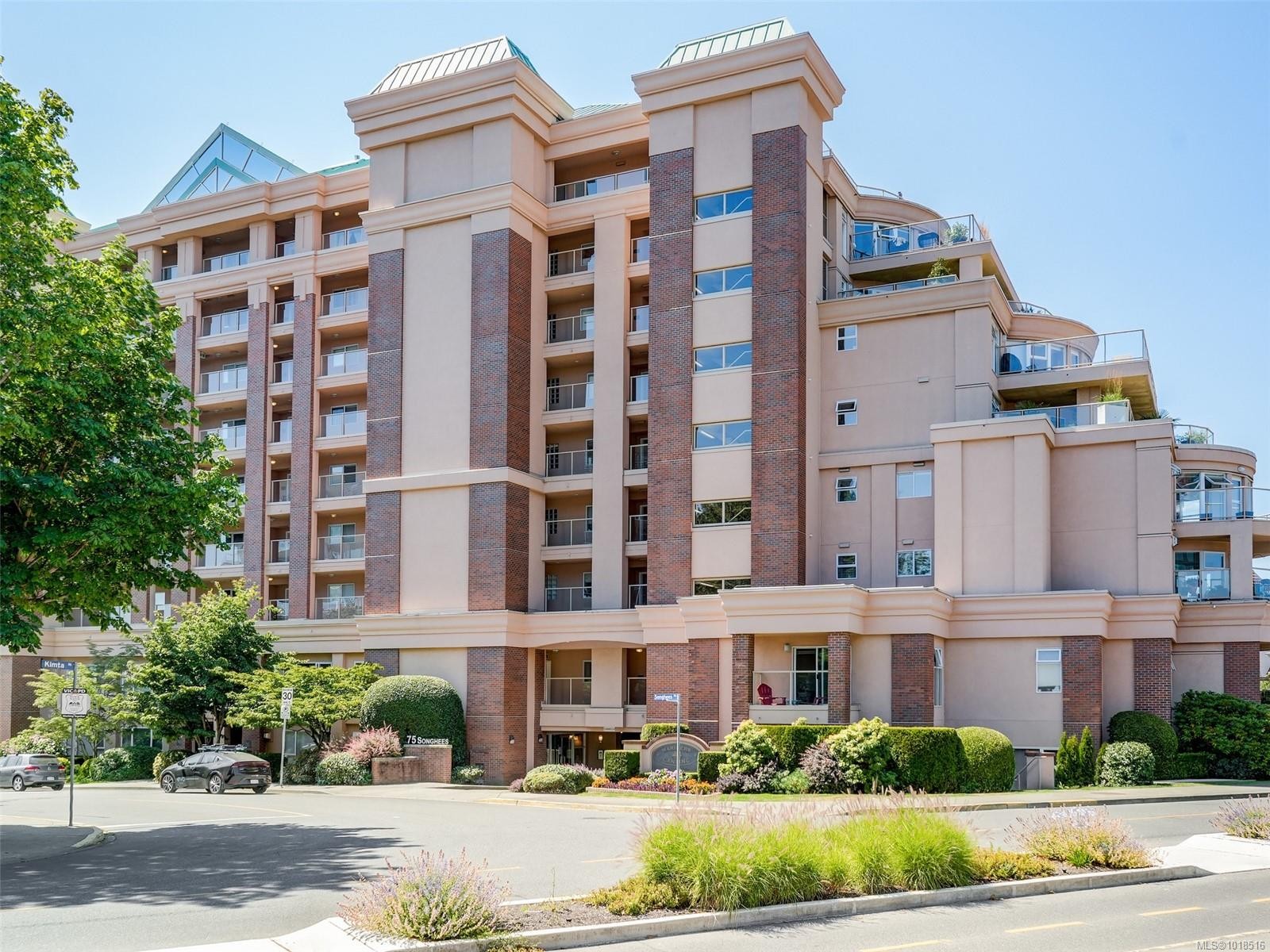 803-75 Songhees Rd, Victoria, BC - Outdoor With Facade