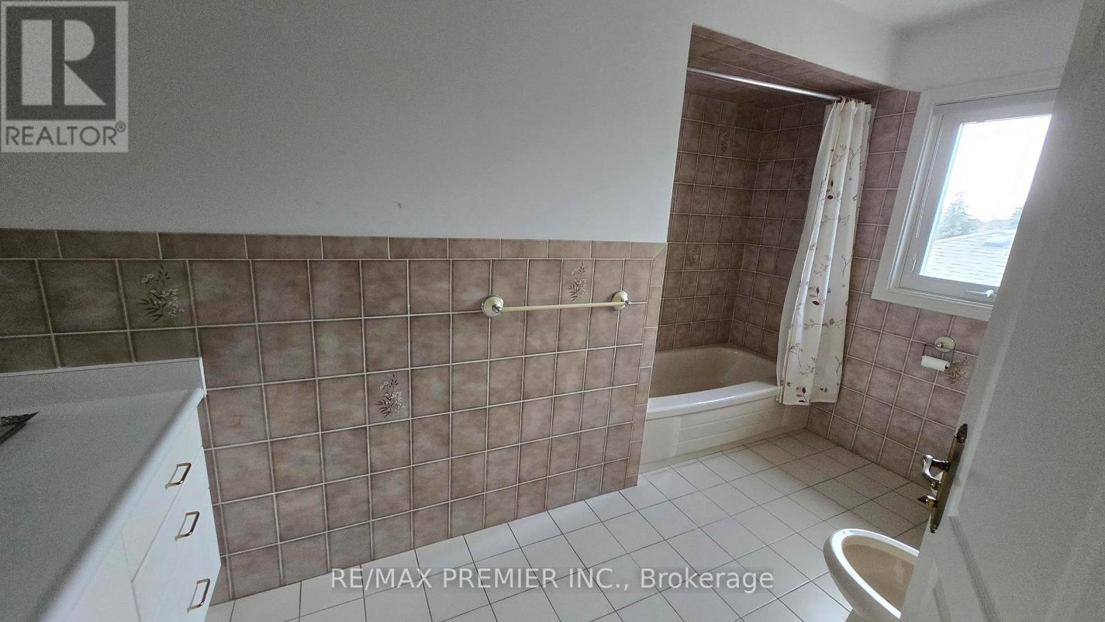 36 Railway Street, Vaughan, ON - Indoor Photo Showing Bathroom