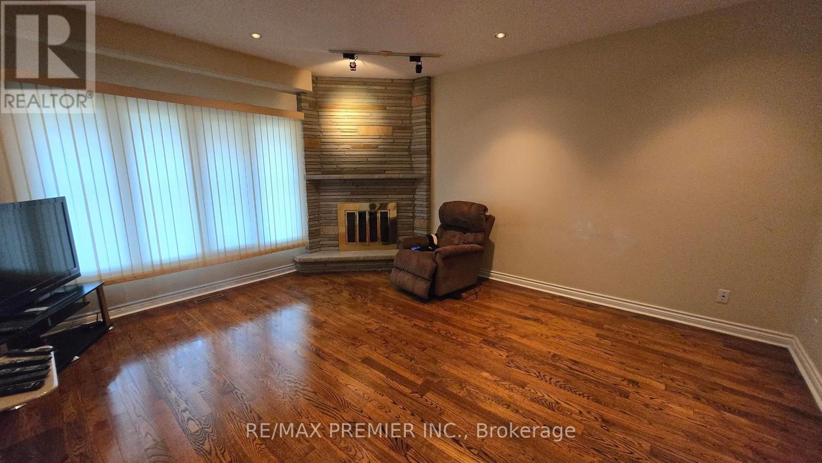 36 Railway Street, Vaughan, ON - Indoor With Fireplace
