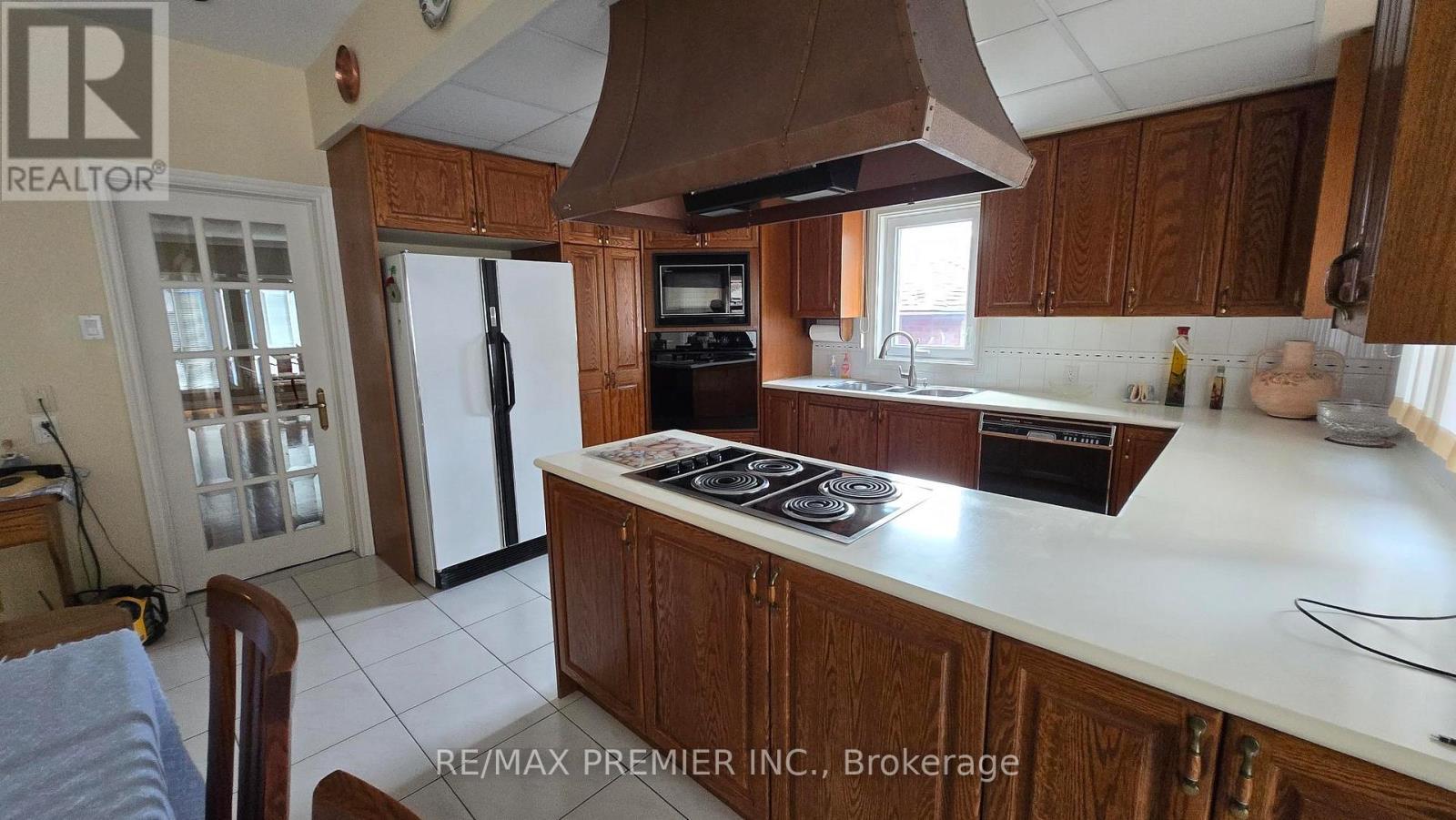 36 Railway Street, Vaughan, ON - Indoor Photo Showing Kitchen