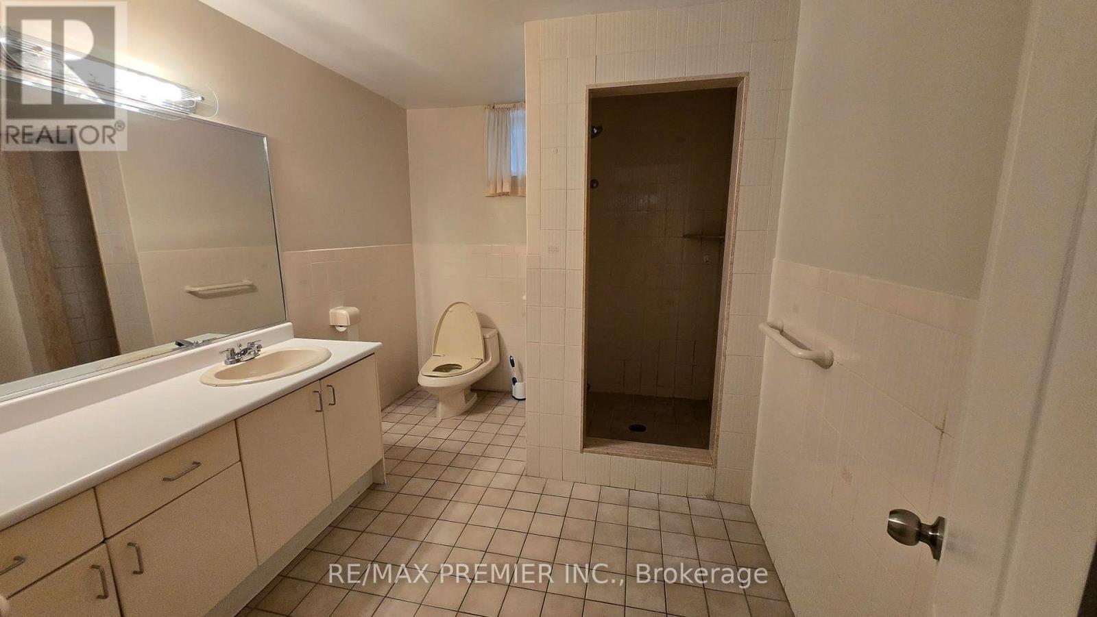 36 Railway Street, Vaughan, ON - Indoor Photo Showing Bathroom