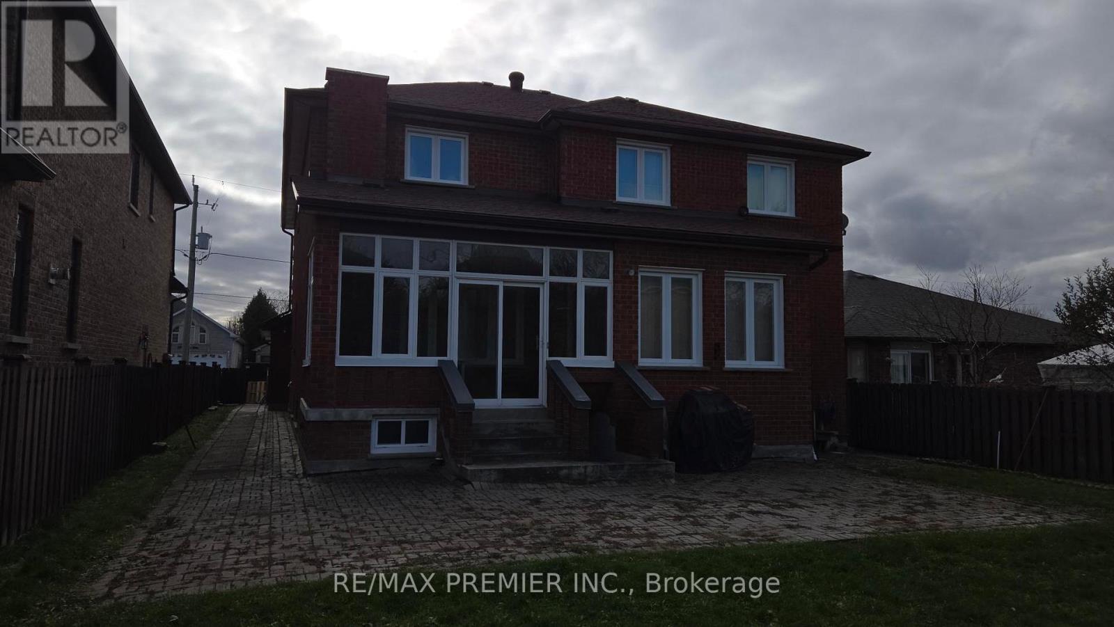 36 Railway Street, Vaughan, ON - Outdoor