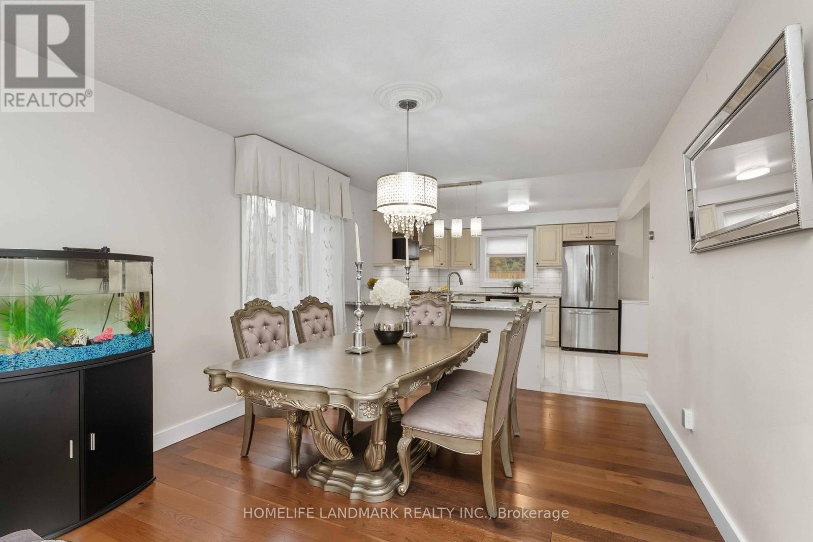 15 Anita Court, Hamilton, ON - Indoor Photo Showing Dining Room