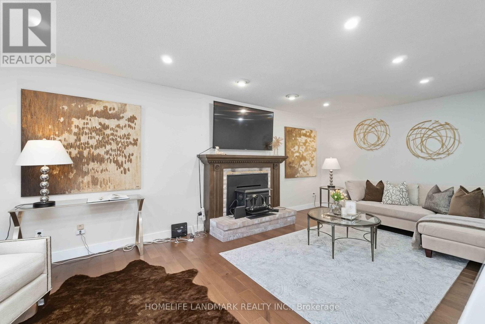 15 Anita Court, Hamilton, ON - Indoor Photo Showing Living Room With Fireplace