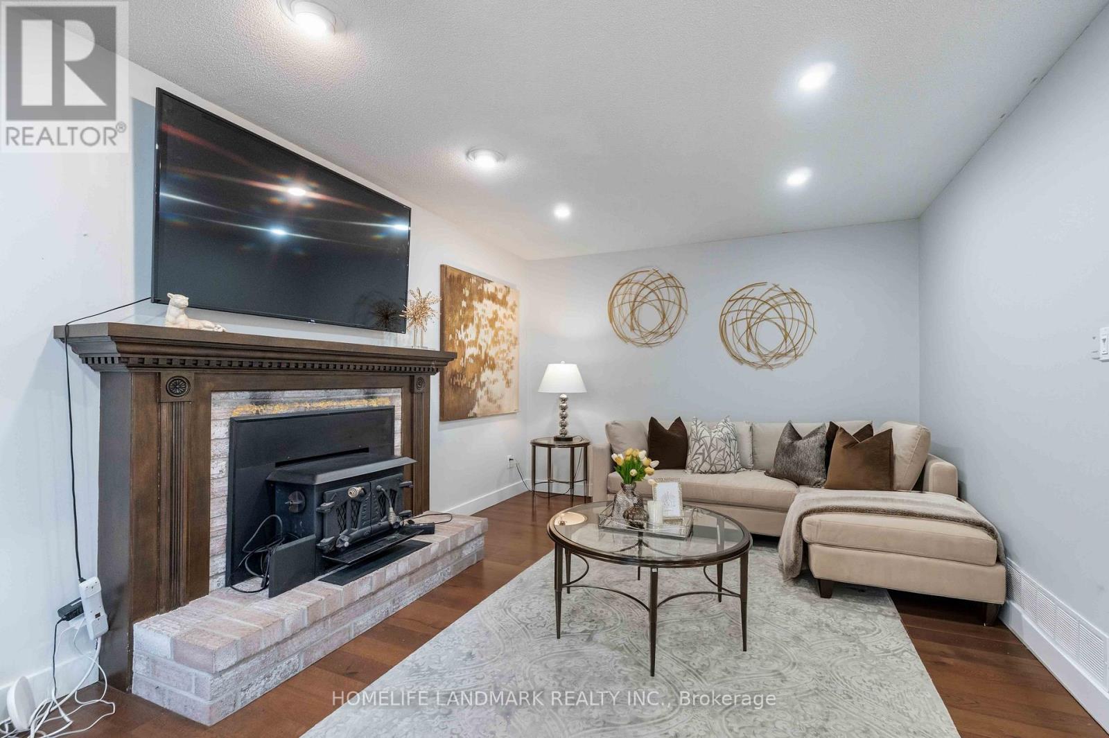 15 Anita Court, Hamilton, ON - Indoor Photo Showing Living Room With Fireplace