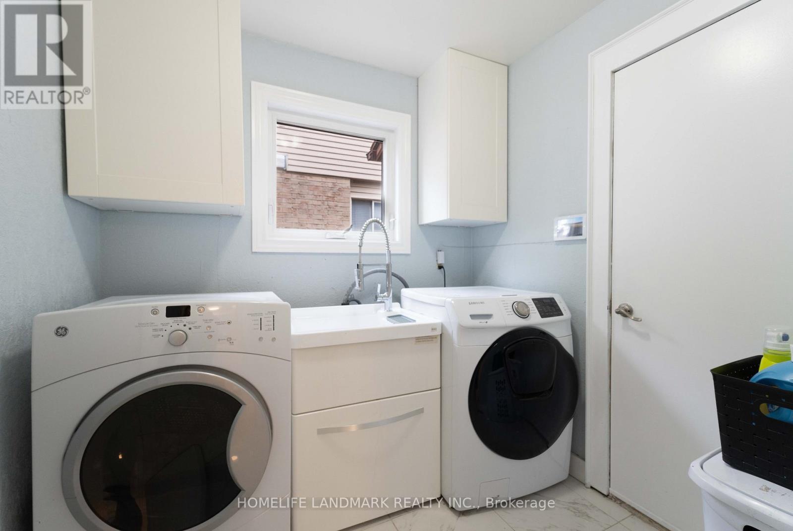 15 Anita Court, Hamilton, ON - Indoor Photo Showing Laundry Room