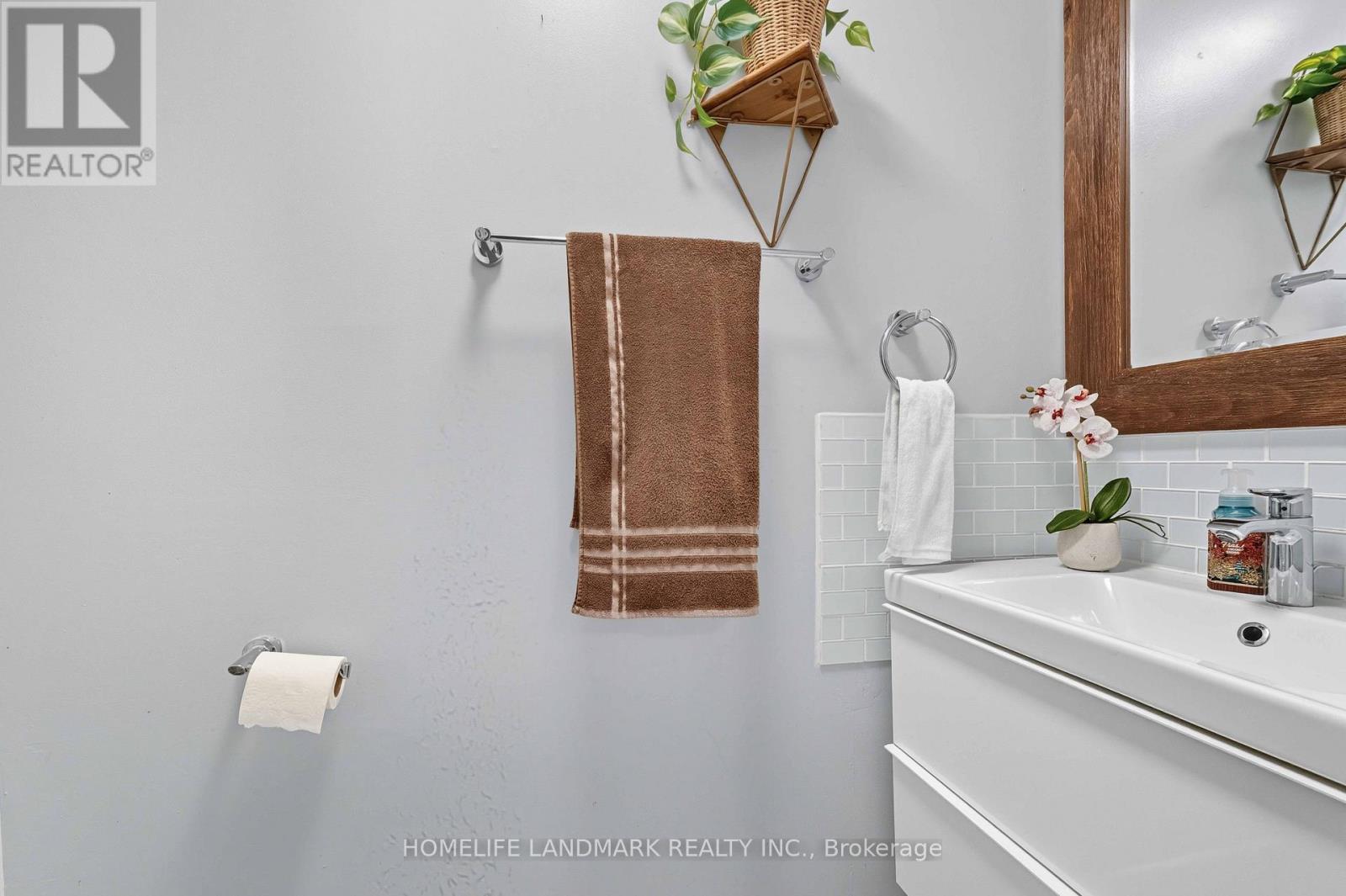 15 Anita Court, Hamilton, ON - Indoor Photo Showing Bathroom