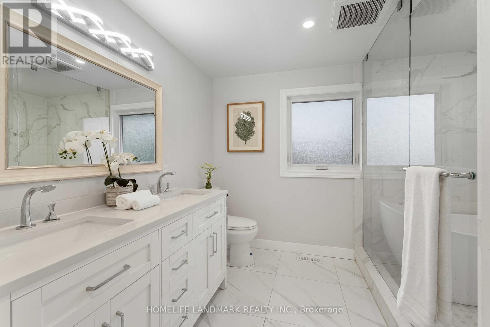 15 Anita Court, Hamilton, ON - Indoor Photo Showing Bathroom