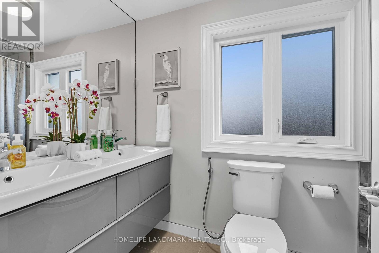 15 Anita Court, Hamilton, ON - Indoor Photo Showing Bathroom