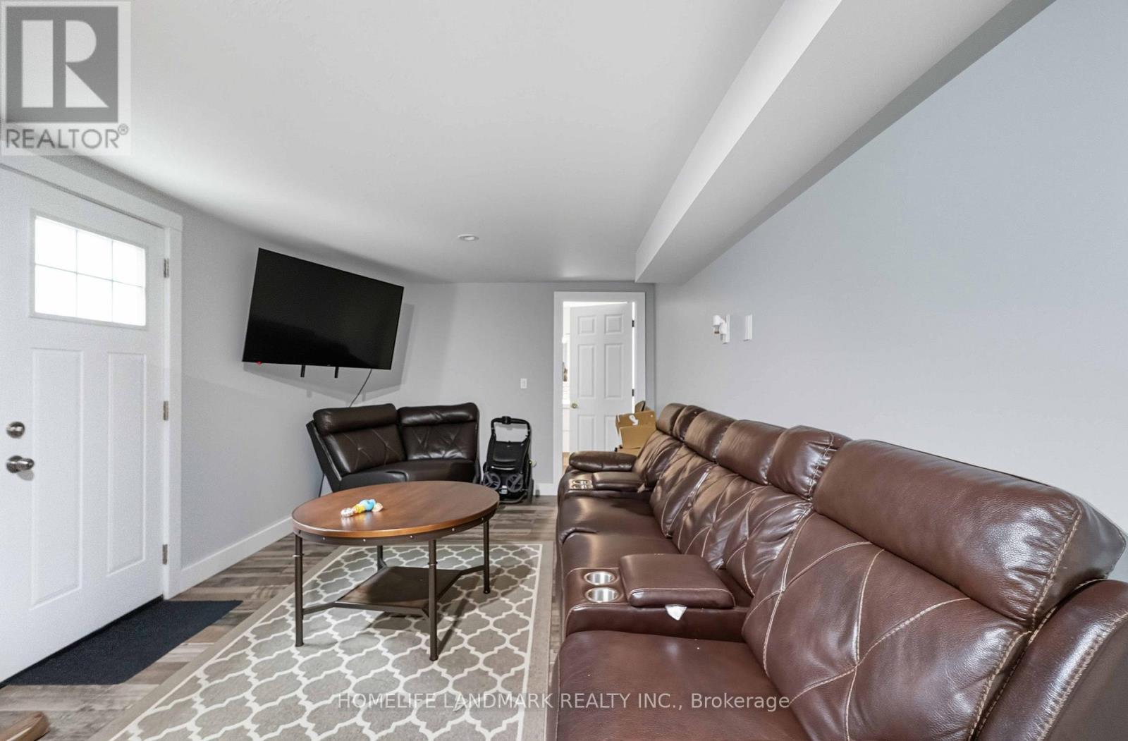 15 Anita Court, Hamilton, ON - Indoor Photo Showing Living Room