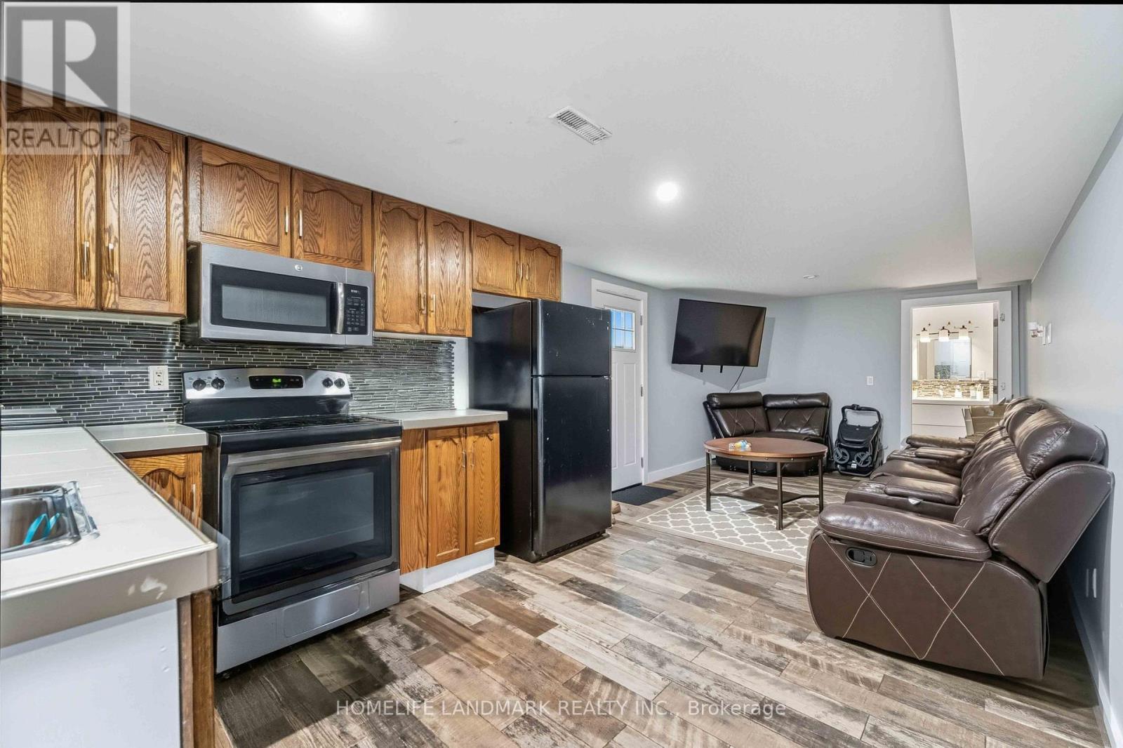 15 Anita Court, Hamilton, ON - Indoor Photo Showing Kitchen