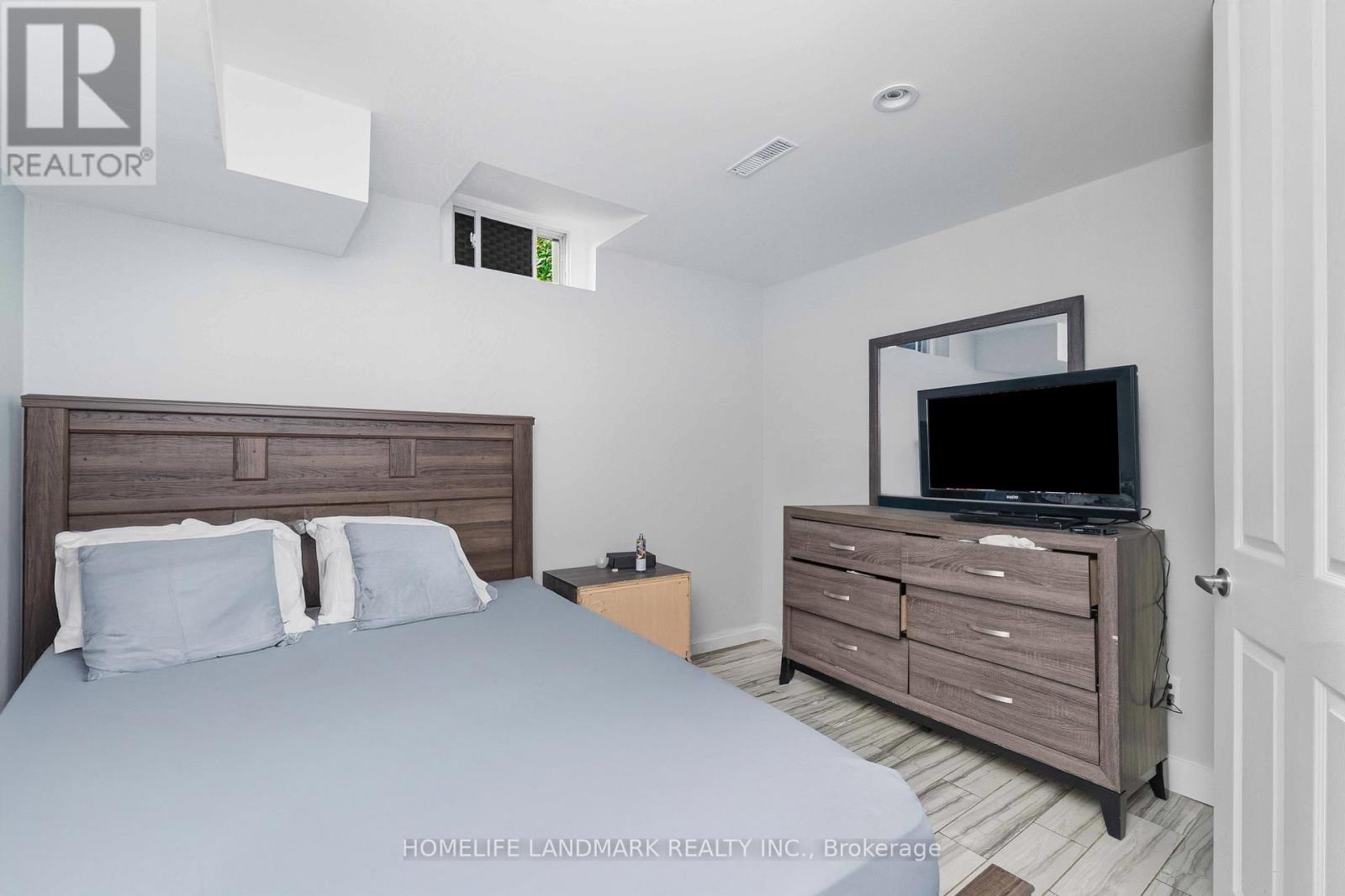 15 Anita Court, Hamilton, ON - Indoor Photo Showing Bedroom