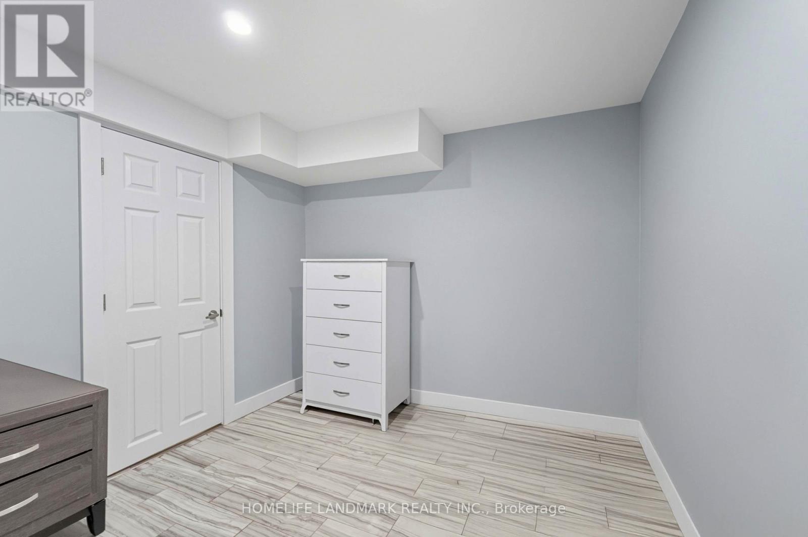 15 Anita Court, Hamilton, ON - Indoor