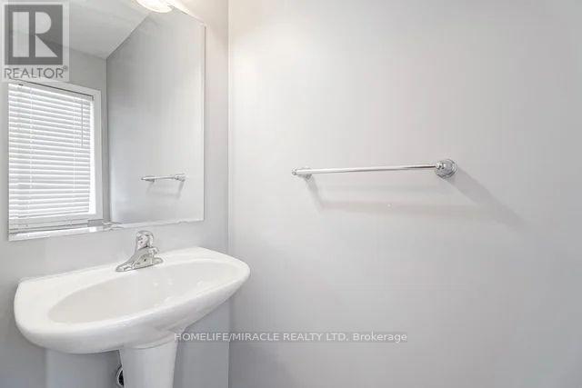 43 Colonel Frank Cheng Crescent, Brampton, ON - Indoor Photo Showing Bathroom