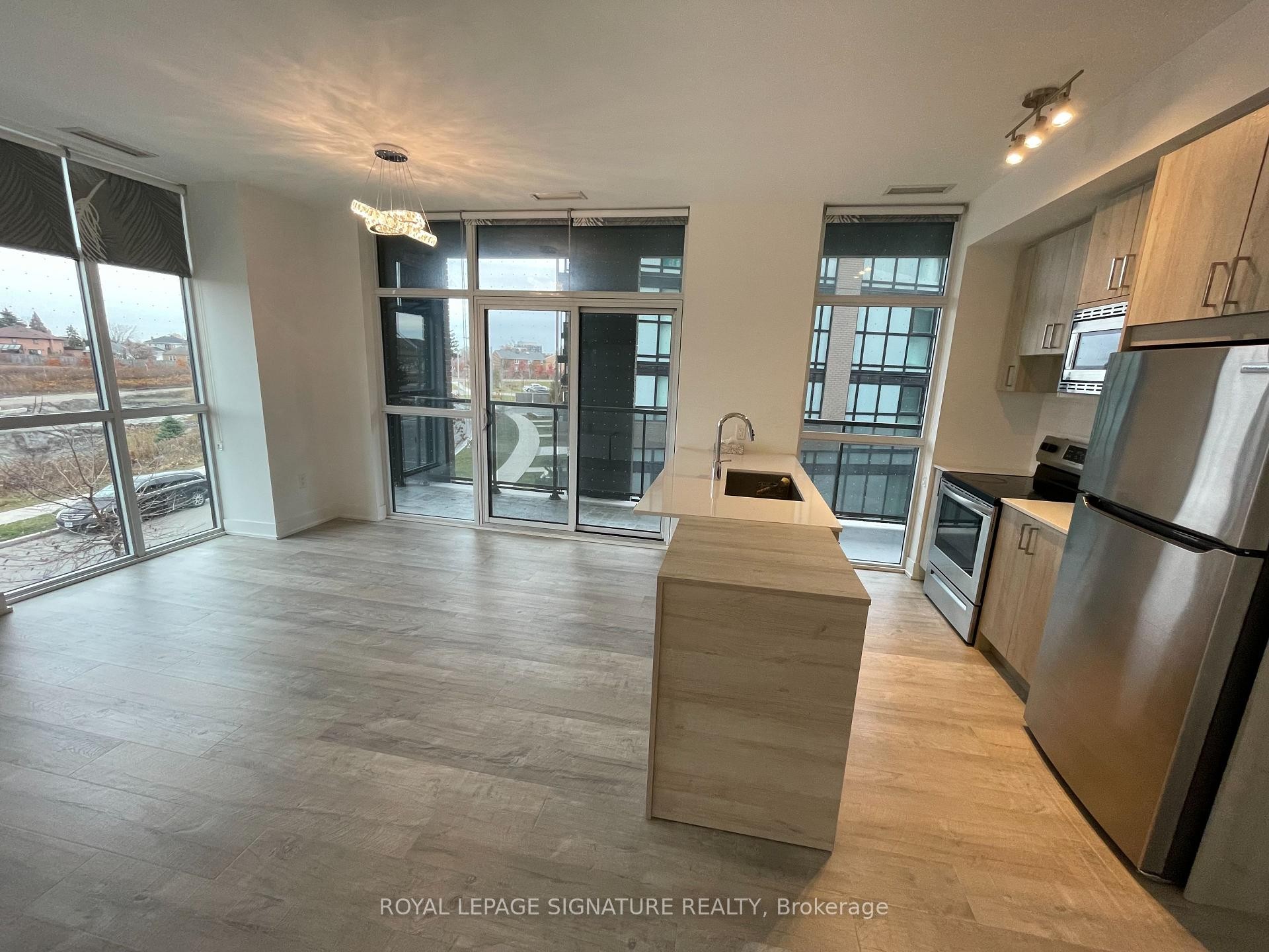 201-60 George Butchart Drive, Toronto, ON - Indoor Photo Showing Kitchen