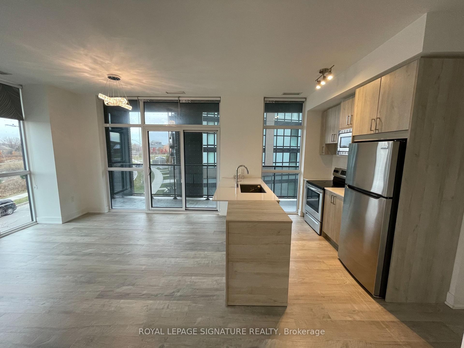 201-60 George Butchart Drive, Toronto, ON - Indoor Photo Showing Kitchen