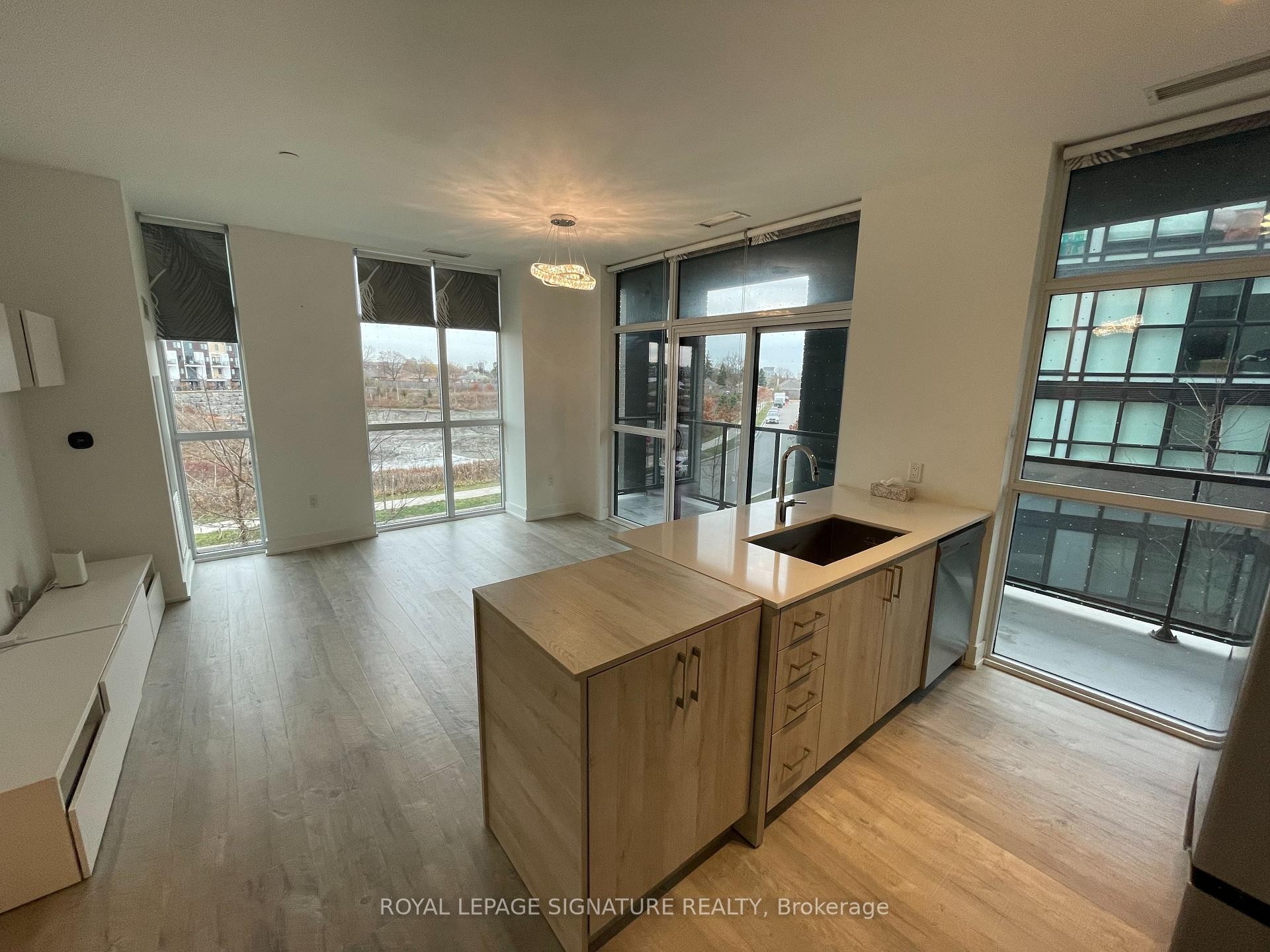 201-60 George Butchart Drive, Toronto, ON - Indoor Photo Showing Kitchen