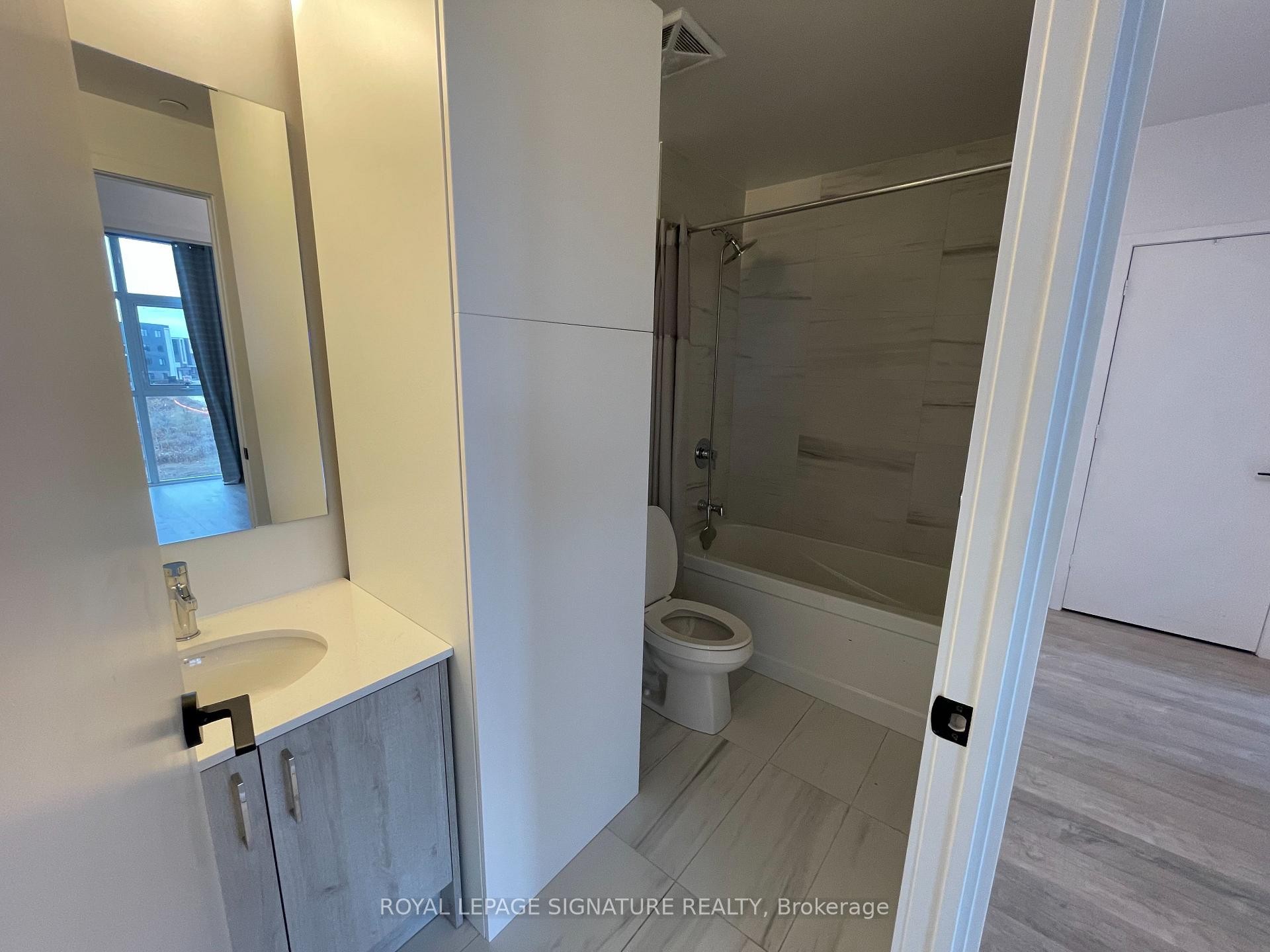 201-60 George Butchart Drive, Toronto, ON - Indoor Photo Showing Bathroom
