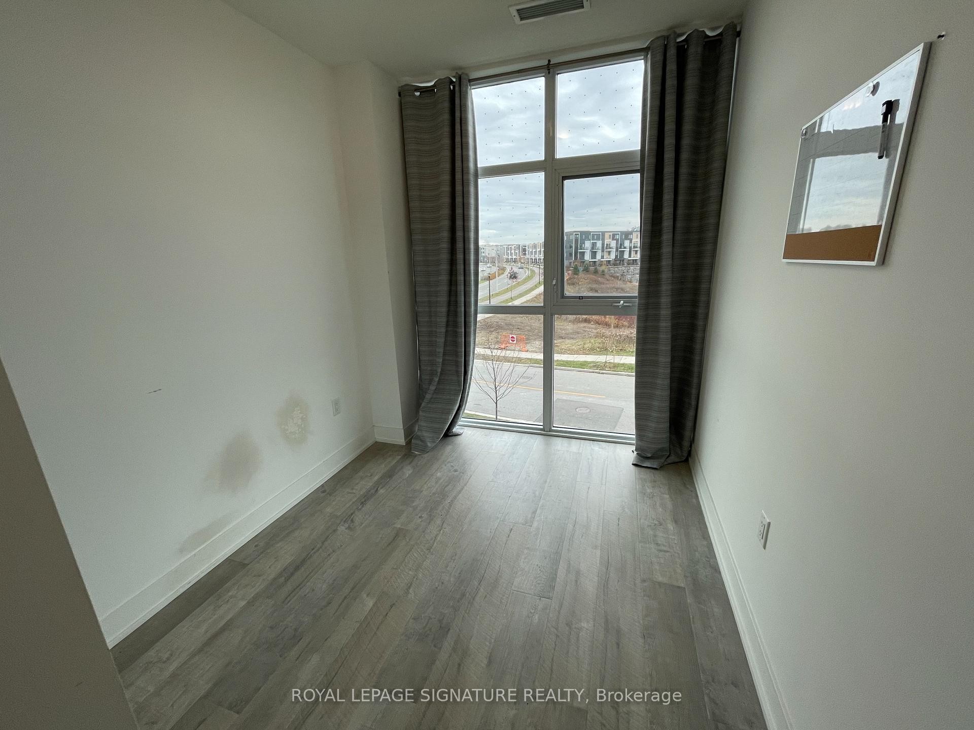201-60 George Butchart Drive, Toronto, ON - Indoor Photo Showing Other Room