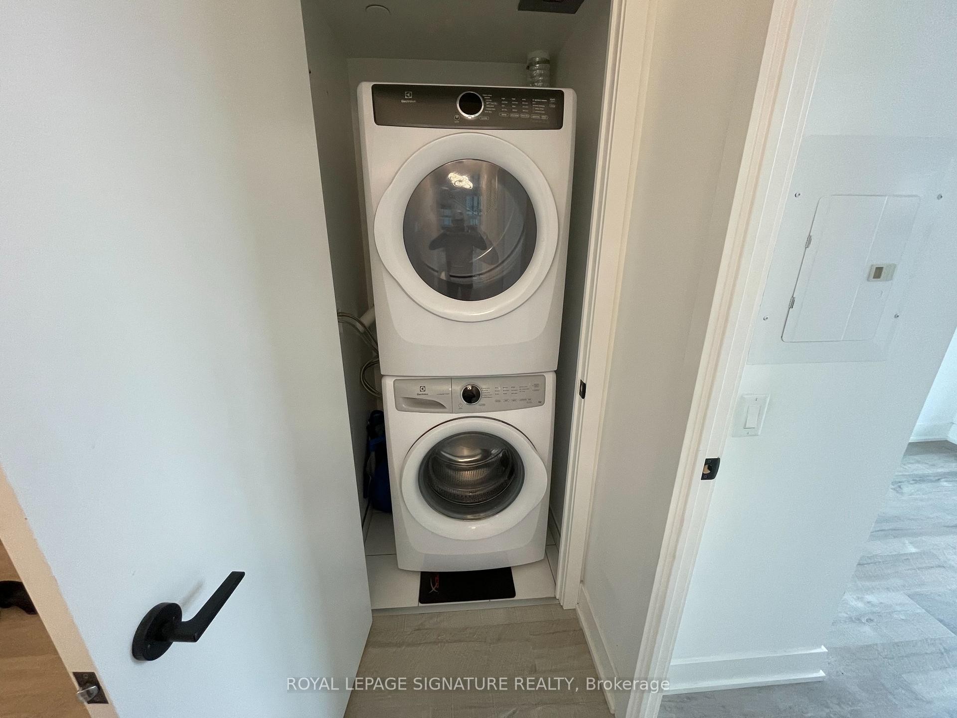 201-60 George Butchart Drive, Toronto, ON - Indoor Photo Showing Laundry Room