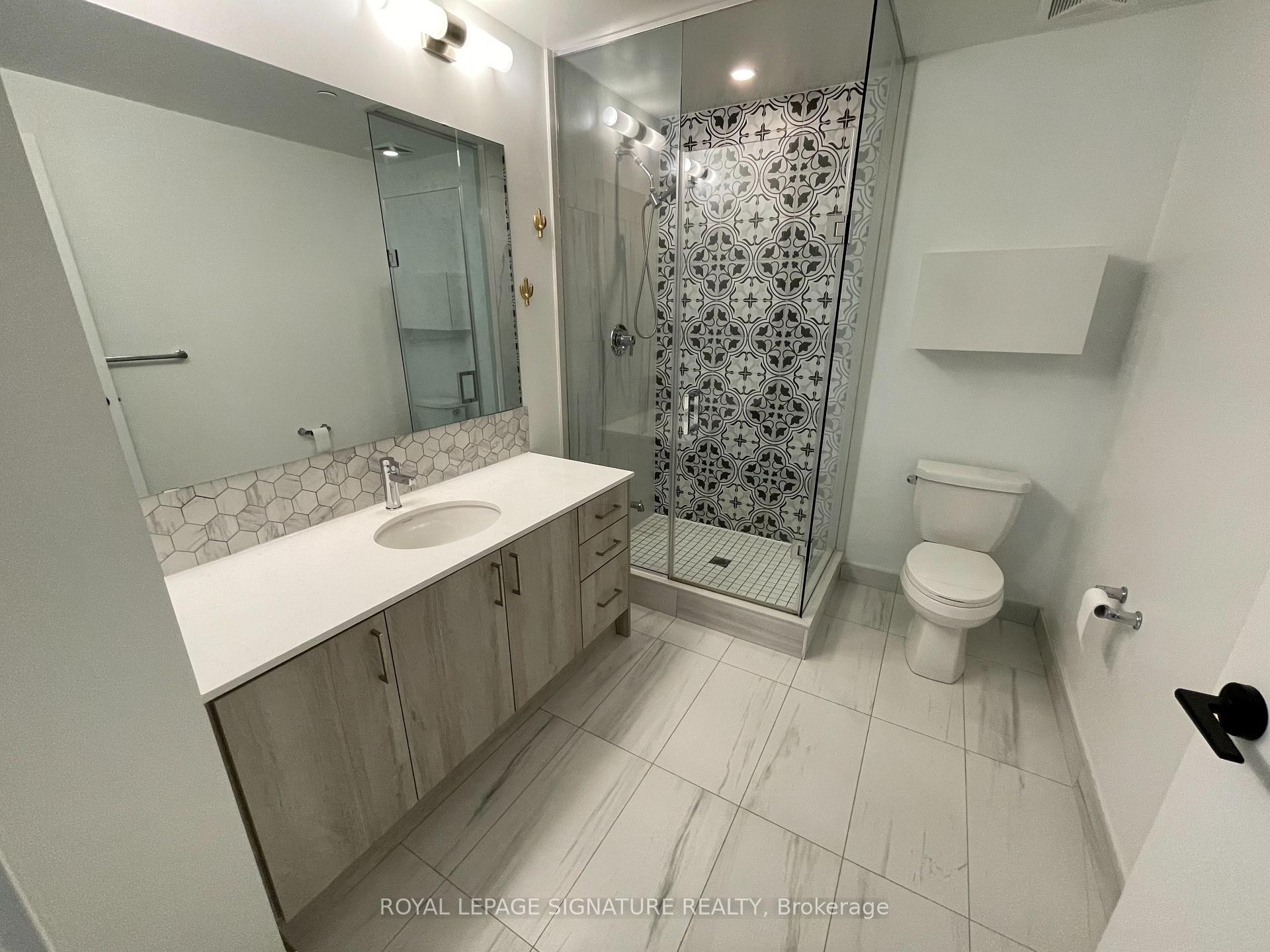201-60 George Butchart Drive, Toronto, ON - Indoor Photo Showing Bathroom