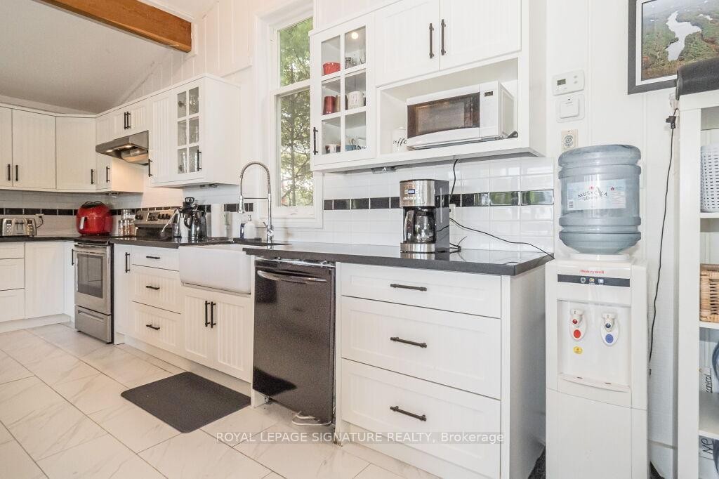 1127 Sunny Lake Road, Gravenhurst, ON - Indoor Photo Showing Kitchen