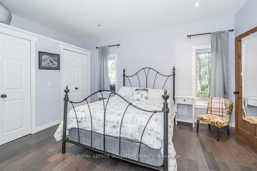 1127 Sunny Lake Road, Gravenhurst, ON - Indoor Photo Showing Bedroom