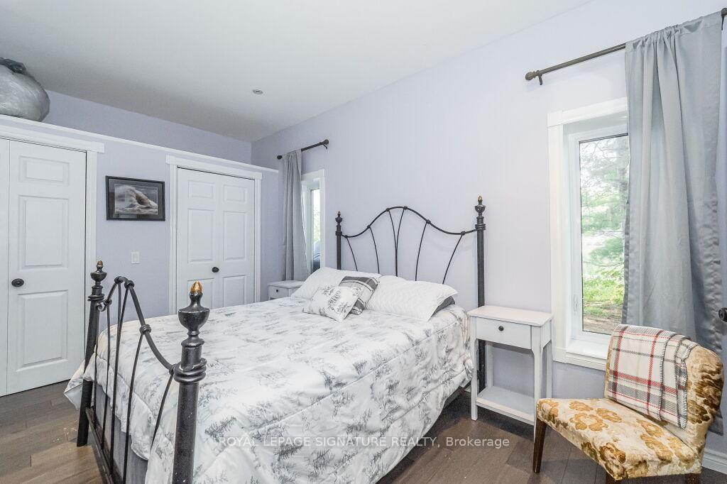 1127 Sunny Lake Road, Gravenhurst, ON - Indoor Photo Showing Bedroom