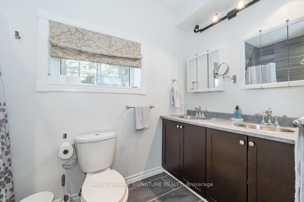 1127 Sunny Lake Road, Gravenhurst, ON - Indoor Photo Showing Bathroom