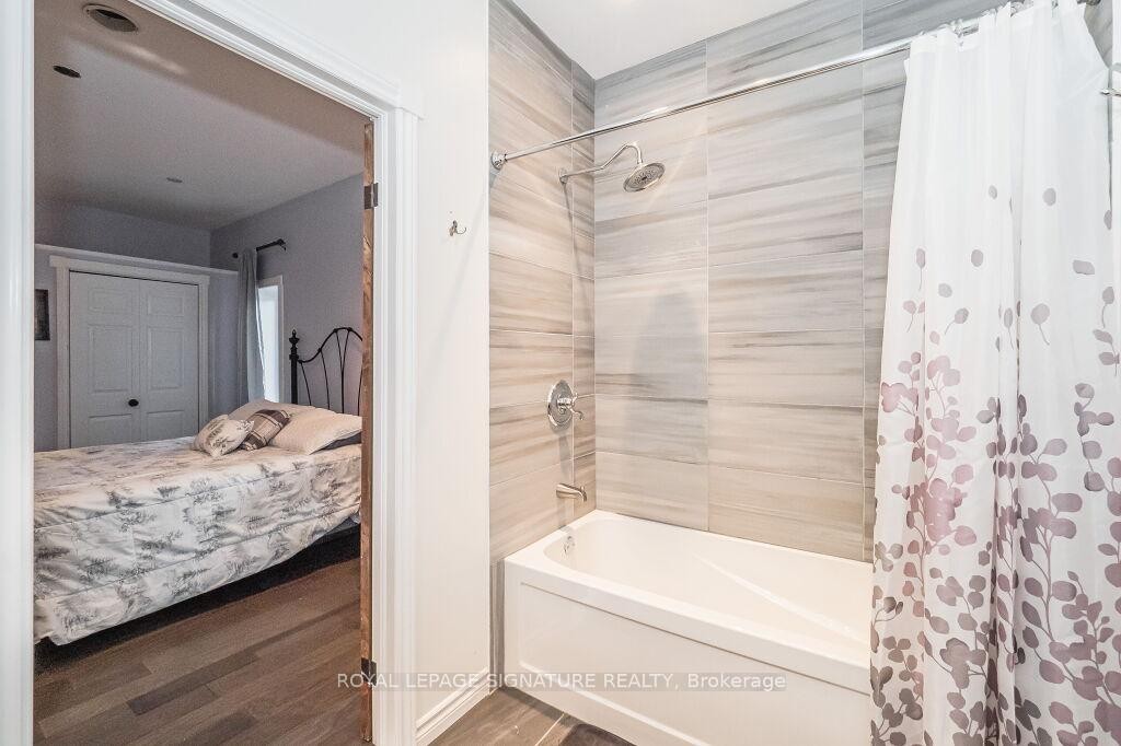 1127 Sunny Lake Road, Gravenhurst, ON - Indoor Photo Showing Bathroom
