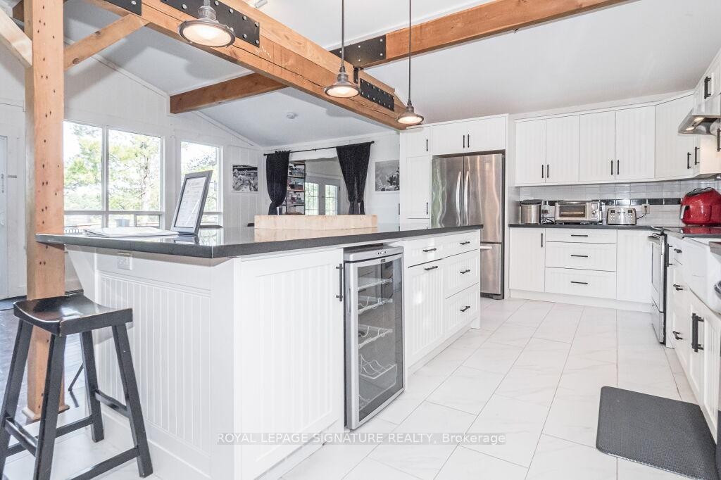 1127 Sunny Lake Road, Gravenhurst, ON - Indoor Photo Showing Kitchen With Upgraded Kitchen