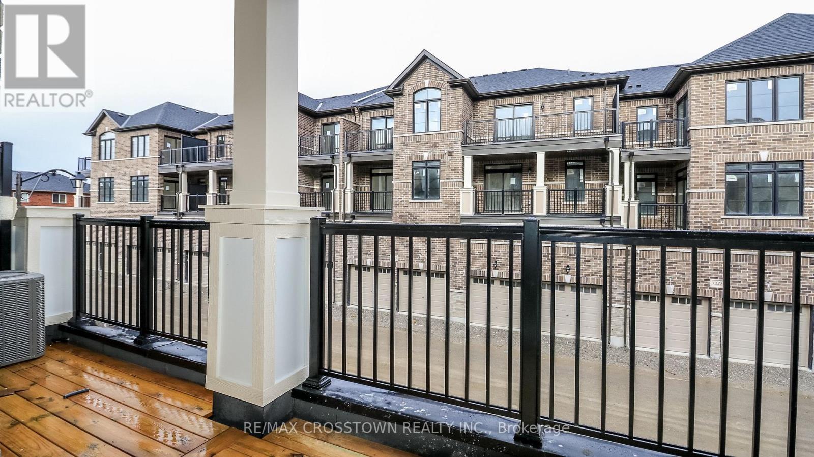 Unit 20 - 2025 Matteer Court, Innisfil, ON - Outdoor With Balcony With Facade