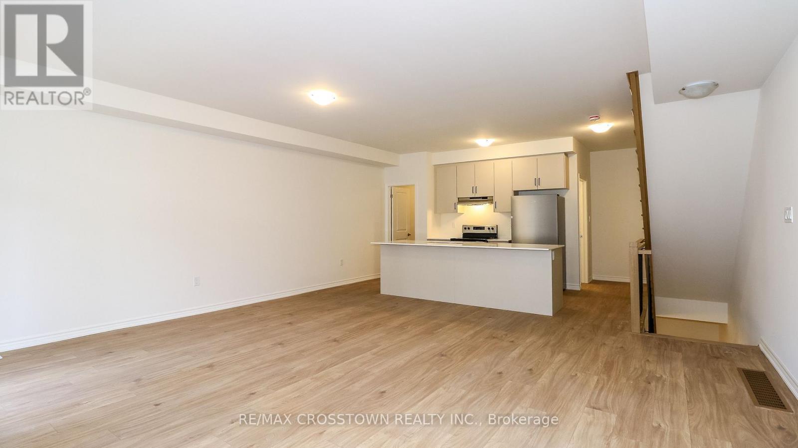 Unit 20 - 2025 Matteer Court, Innisfil, ON - Indoor Photo Showing Kitchen
