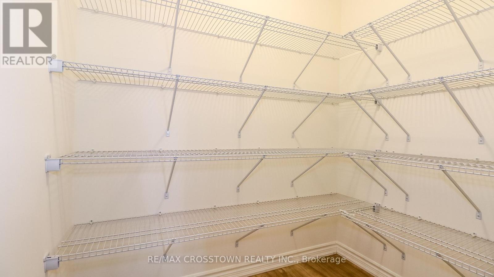 Unit 20 - 2025 Matteer Court, Innisfil, ON - Indoor With Storage