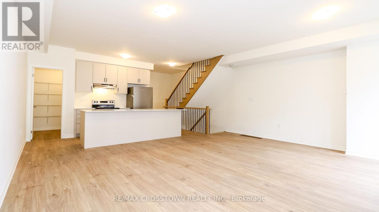 Unit 20 - 2025 Matteer Court, Innisfil, ON - Indoor Photo Showing Kitchen