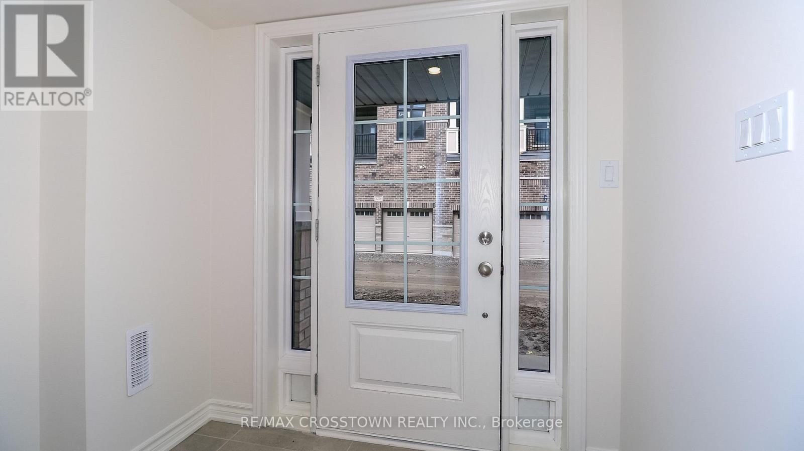 Unit 20 - 2025 Matteer Court, Innisfil, ON - Photo Showing Other Room