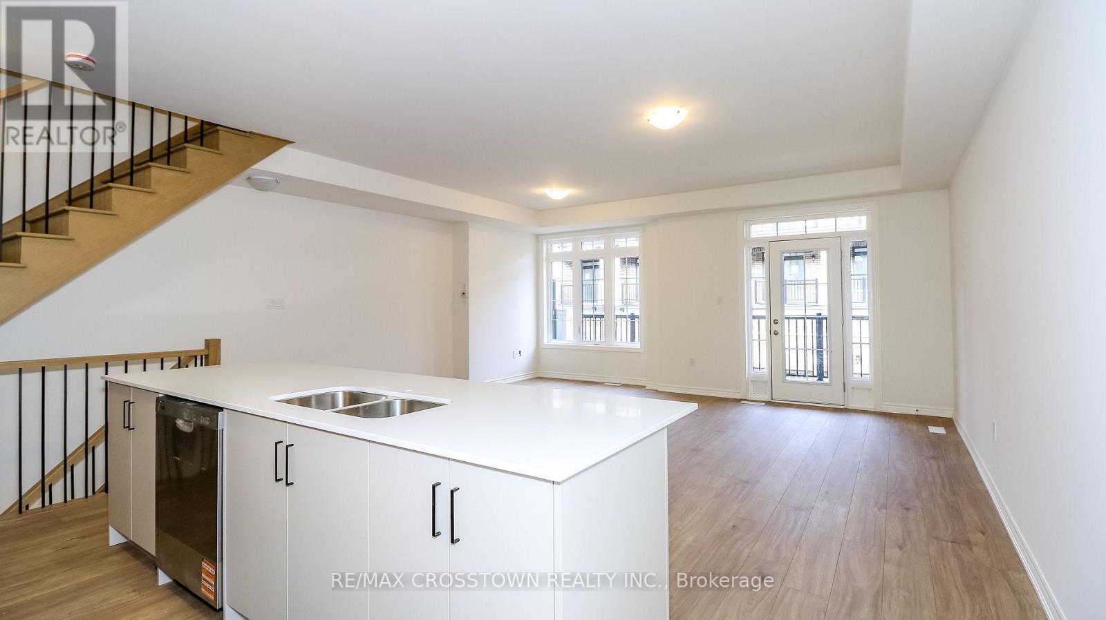 Unit 20 - 2025 Matteer Court, Innisfil, ON - Indoor