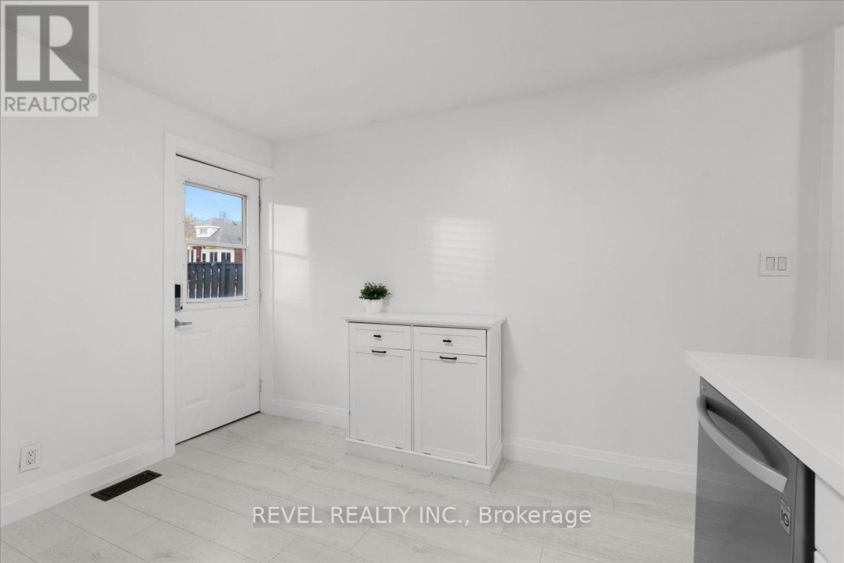 39 Division Street, Hamilton, ON - Indoor Photo Showing Other Room