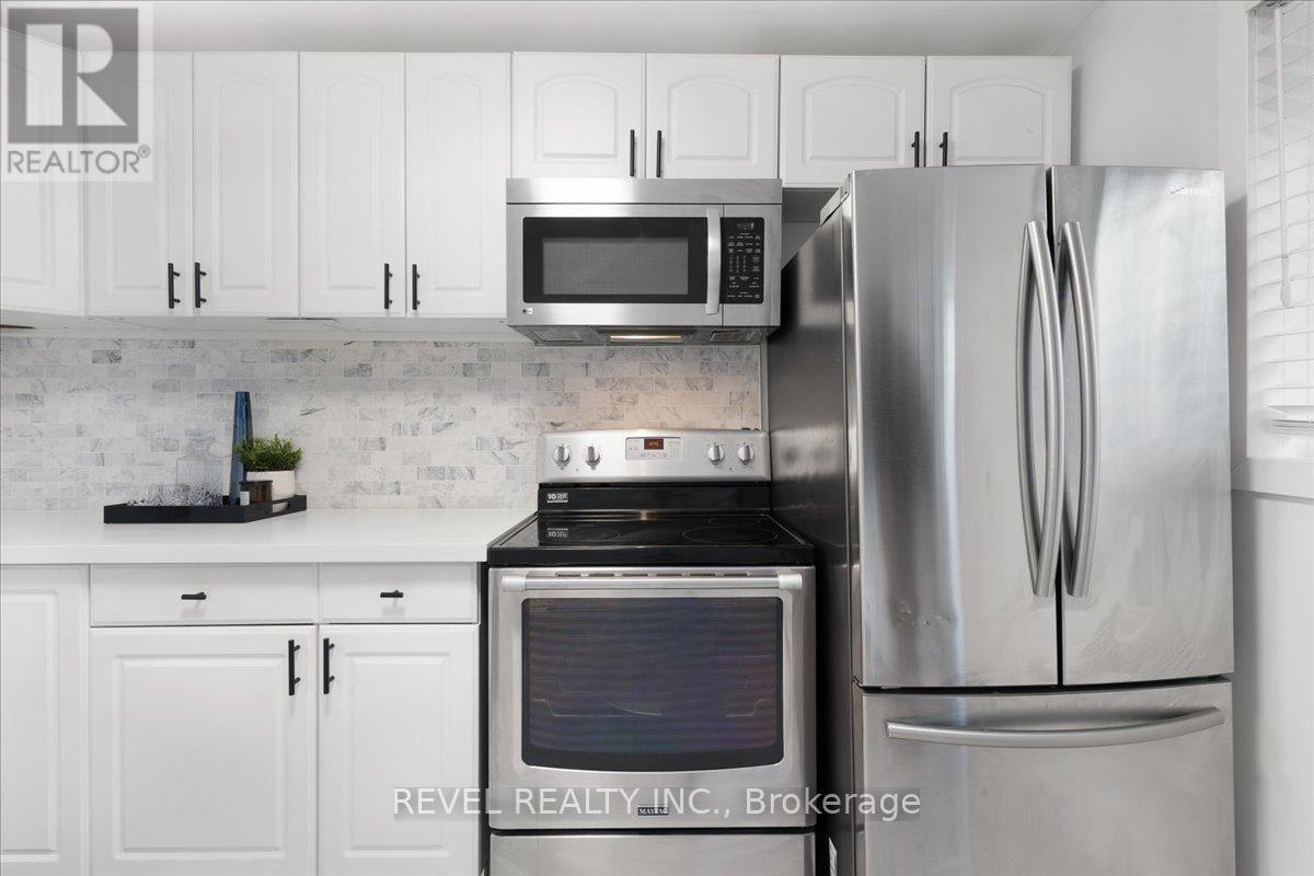 39 Division Street, Hamilton, ON - Indoor Photo Showing Kitchen