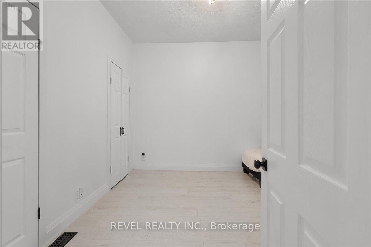 39 Division Street, Hamilton, ON - Indoor Photo Showing Other Room