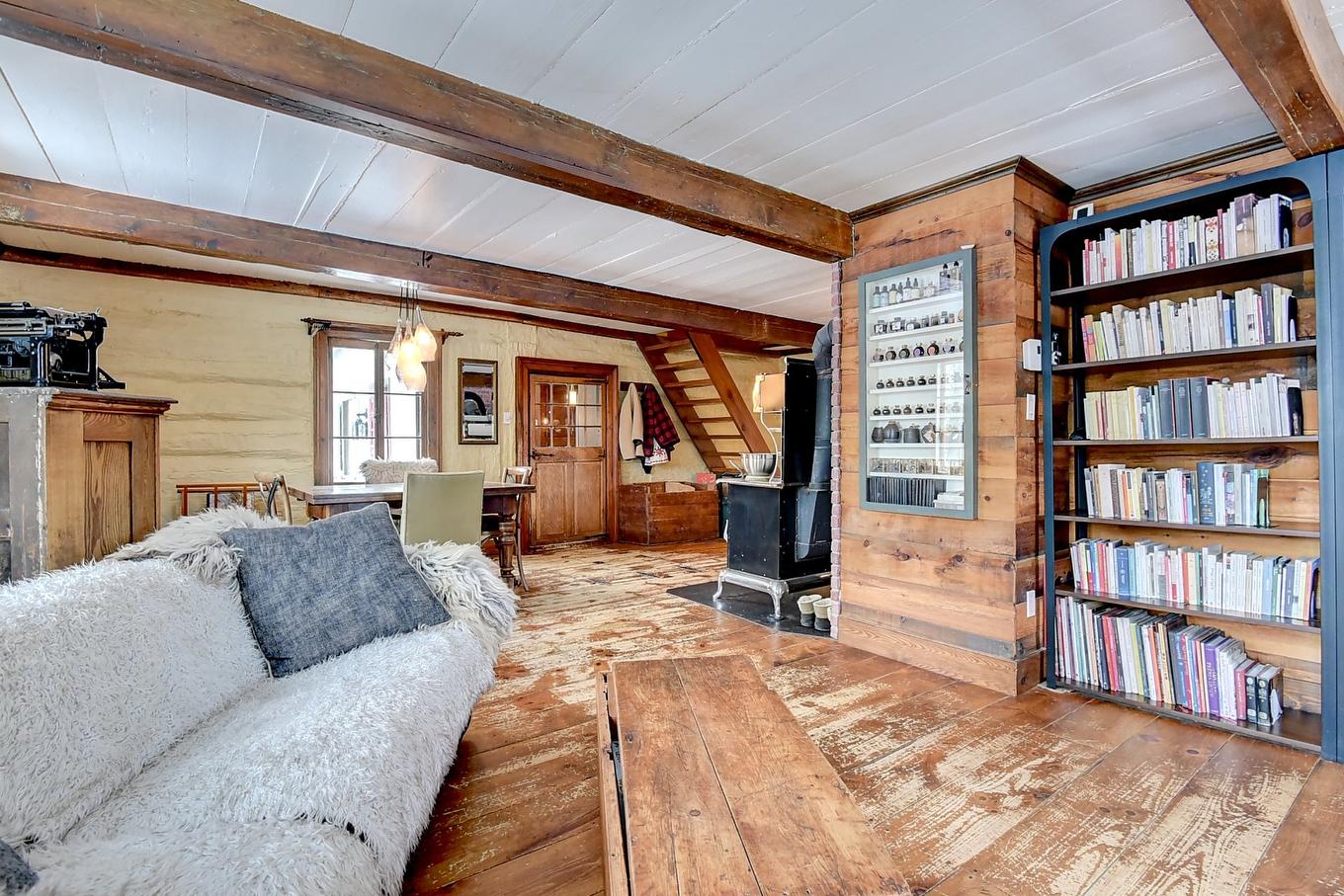 Salon - 1720 Grand Rg St-Pierre, Sainte-Élisabeth, QC - Indoor