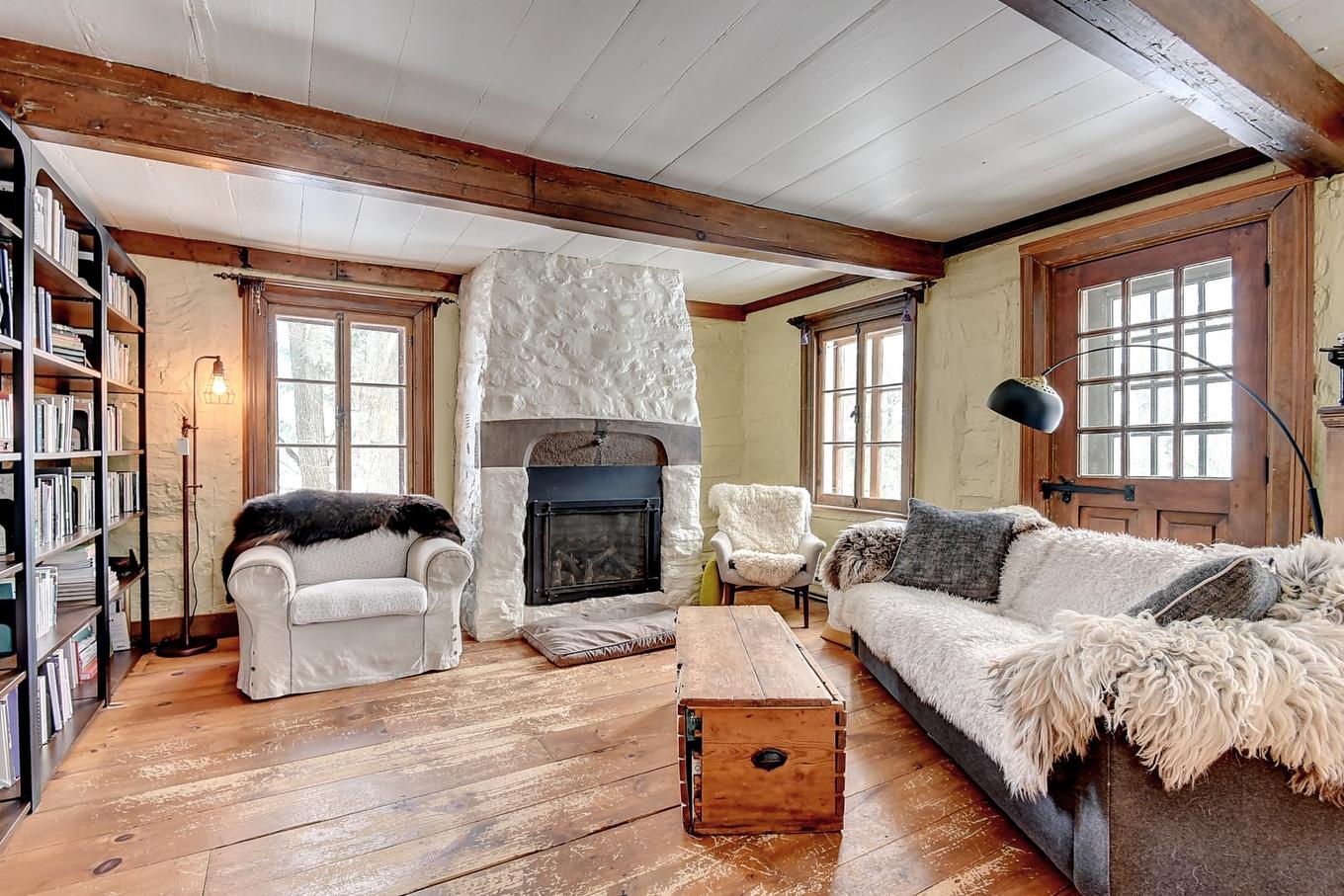 Salon - 1720 Grand Rg St-Pierre, Sainte-Élisabeth, QC - Indoor Photo Showing Living Room With Fireplace